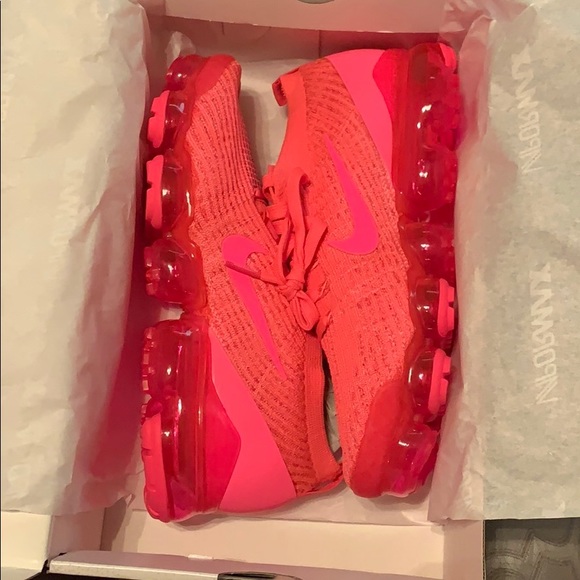 Nike Air VaporMax Flyknit 3 Triple Pink *SOLD OUT* - Picture 4 of 8